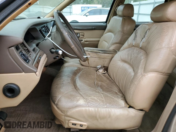 1997 Lincoln Town Car Signature z VIN 1LNLM82W8VY705599, wystawiony jako Copart lot #53096165 z przebiegiem 166 585 mil mil oraz Czysty tytuł • Clean title. Historia ofert i sprzedaży dostępna na DreamBid. Obrazek 7.