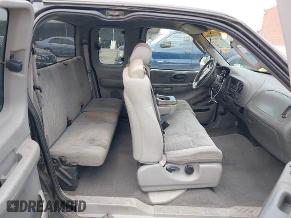 2002 Ford F-150 XL z VIN 1FTRX07W12KD47521, wystawiony jako IAAI lot #42044623 z przebiegiem 334 930 mil mil oraz . Historia ofert i sprzedaży dostępna na DreamBid. Obrazek 8.