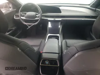 2023 Lucid Air Pure z VIN 50EA1PFA0PA006360, wystawiony jako Copart lot #72276924 z przebiegiem 4982 mil mil oraz Tytuł czysty. Historia ofert i sprzedaży dostępna na DreamBid. Obrazek 8.