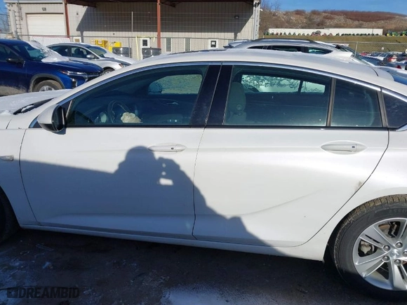 2018 Buick Regal Sportback Preferred with VIN W04GL6SXXJ1136418, listed as a IAAI auction lot 41144124 with NaN miles. Bid and sale history available at carsss.com. Image 14.