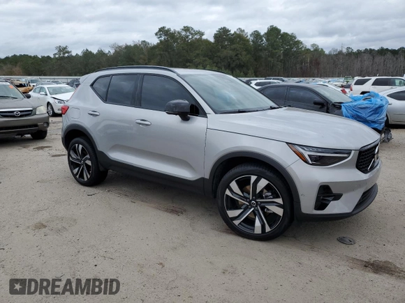 2023 Volvo XC40 Ultimate Dark Theme z VIN YV4L12UX2P2098537, wystawiony jako Copart lot #82546974 z przebiegiem 5 477 mil mil oraz Szkoda całkowita • Salvage title. Historia ofert i sprzedaży dostępna na DreamBid. Obrazek 4.