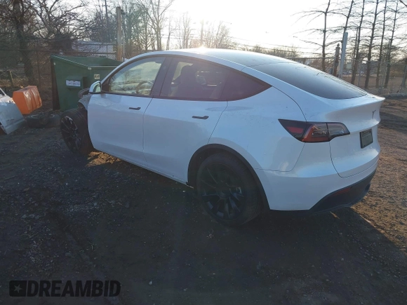2024 Tesla Model Y с VIN 7SAYGDED5RF010087, выставлен на аукционе IAAI как лот 41312466 с пробегом Не указан миль и . История ставок и продаж доступна на DreamBid. Изображение 3.