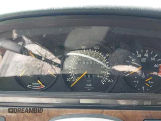 1991 Mercedes-Benz 560 с VIN WDBCA45E5MA586408, выставлен на аукционе IAAI как лот 42454893 с пробегом 188 572 миль миль и . История ставок и продаж доступна на DreamBid. Изображение 7.