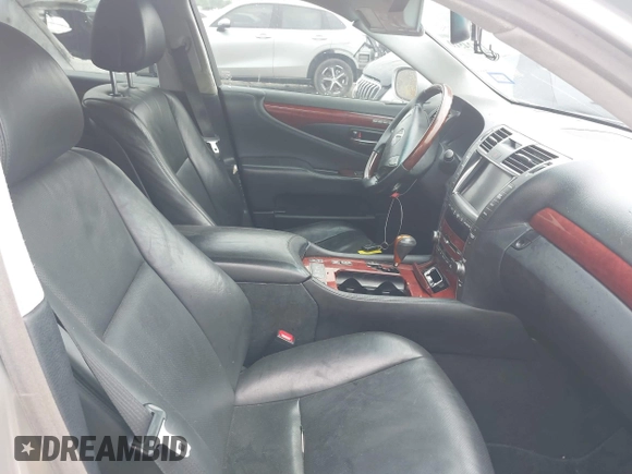 2007 Lexus LS 460 L z VIN JTHGL46F375014513, wystawiony jako IAAI lot #42124510 z przebiegiem Nie podano mil oraz . Historia ofert i sprzedaży dostępna na DreamBid. Obrazek 5.