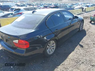 2007 BMW 3 Series 328xi with VIN WBAVC93547KX56693, listed as a IAAI auction lot 41852323 with 250,156 mi miles. Bid and sale history available at carsss.com. Image 4.
