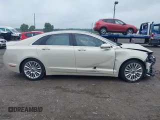 2015 Lincoln MKZ with VIN 3LN6L2JK9FR622100, listed as a IAAI auction lot 42269664 with 52,287 mi miles and . Bid and sale history available at DreamBid. Image 13.