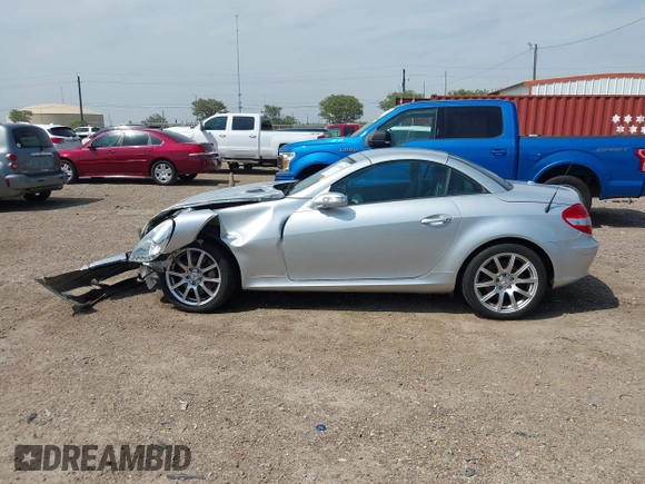 2007 Mercedes-Benz SLK 350 z VIN WDBWK56F47F140488, wystawiony jako IAAI lot #41911083 z przebiegiem 105 325 mil mil oraz . Historia ofert i sprzedaży dostępna na DreamBid. Obrazek 14.