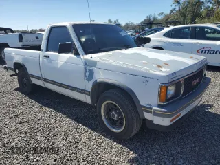 1993 GMC Sonoma with VIN 1GTCS14R2P8516409, listed as a Copart auction lot 42676805 with 225,122 mi miles and Salvage Title. Bid and sale history available at DreamBid. Image 4.