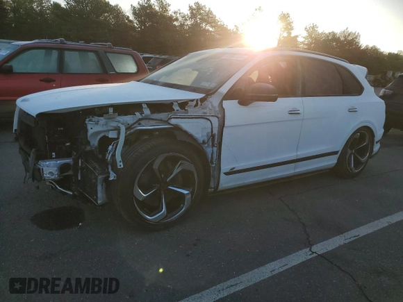 2022 Bentley Bentayga V8 z VIN SJAAM2ZV6NC039590, wystawiony jako Copart lot #85567404 z przebiegiem Nie podano mil oraz Szkoda całkowita • Salvage title. Historia ofert i sprzedaży dostępna na DreamBid. Obrazek 1.