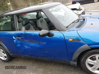 2006 MINI Hardtop z VIN WMWRC33566TK66280, wystawiony jako IAAI lot #41752311 z przebiegiem 237 056 mil mil oraz . Historia ofert i sprzedaży dostępna na DreamBid. Obrazek 13.