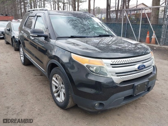 2015 Ford Explorer XLT with VIN 1FM5K7D86FGA28924, listed as a IAAI auction lot 41868147 with 205,442 mi miles. Bid and sale history available at carsss.com. Image 1.