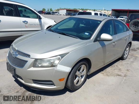 2014 Chevrolet Cruze 1LT z VIN 1G1PC5SB5E7221277, wystawiony jako IAAI lot #42095028 z przebiegiem 195 148 mil mil oraz . Historia ofert i sprzedaży dostępna na DreamBid. Obrazek 2.