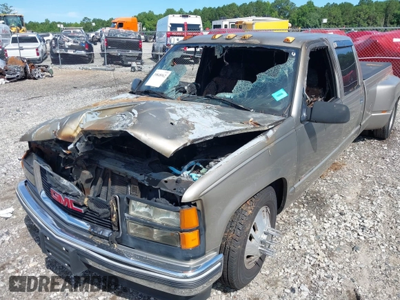 1999 GMC Sierra 3500 z VIN 1GTHC33J7XF036114, wystawiony jako IAAI lot #39848962 z przebiegiem Nie podano mil oraz . Historia ofert i sprzedaży dostępna na DreamBid. Obrazek 6.