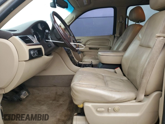2011 Cadillac Escalade ESV Premium with VIN 1GYS4JEF4BR176204, listed as a Copart auction lot 84543284 with 236,317 mi miles and Clean title. Bid and sale history available at DreamBid. Image 7.