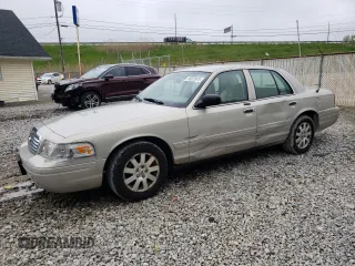 2008 Ford Crown Victoria LX z VIN 2FAFP74V28X111057, wystawiony jako Copart lot #55823675 z przebiegiem 146 258 mil mil oraz Szkoda całkowita • Salvage title. Historia ofert i sprzedaży dostępna na DreamBid. Obrazek 1.