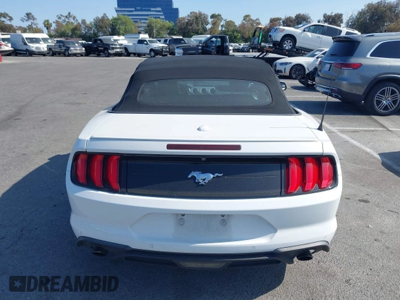 2018 Ford Mustang EcoBoost Premium z VIN 1FATP8UH8J5111364, wystawiony jako IAAI lot #42261261 z przebiegiem 102 703 mil mil oraz . Historia ofert i sprzedaży dostępna na DreamBid. Obrazek 17.