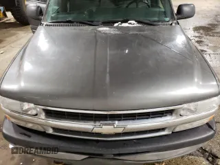 2001 Chevrolet Suburban LS with VIN 3GNFK16T81G111623, listed as a Copart auction lot 43782935 with 302,353 mi miles and Non Repairable. Bid and sale history available at carsss.com. Image 12.
