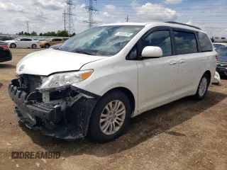 2016 Toyota Sienna XLE z VIN 5TDYK3DC1GS694790, wystawiony jako Copart lot #58823255 z przebiegiem 159 060 mil mil oraz Szkoda całkowita • Salvage title. Historia ofert i sprzedaży dostępna na DreamBid. Obrazek 1.