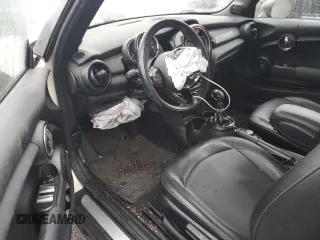 2017 MINI Convertible Cooper с VIN WMWWG5C39H3C99832, выставлен на аукционе Copart как лот 83254454 с пробегом 90 122 миль миль и Списание • Salvage title. История ставок и продаж доступна на DreamBid. Изображение 8.