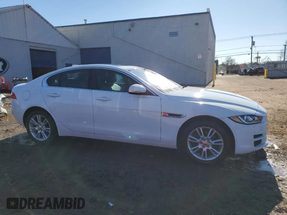 2019 Jaguar XE 25t Premium with VIN SAJAJ4FX2KCP45087, listed as a Copart auction lot 39395124 with 34,035 mi miles. Bid and sale history available at carsss.com. Image 4.