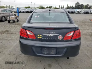 2010 Chrysler Sebring Limited z VIN 1C3CC5FB5AN172298, wystawiony jako Copart lot #52951805 z przebiegiem 146 996 mil mil oraz Szkoda całkowita • Salvage title. Historia ofert i sprzedaży dostępna na DreamBid. Obrazek 6.