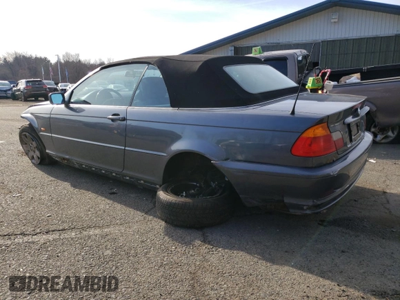 2001 BMW 3 Series 325Ci with VIN WBABS33461JY57192, listed as a Copart auction lot 83082904 with 189,529 mi miles and Salvage Title. Bid and sale history available at carsss.com. Image 2.