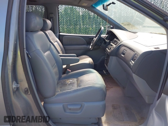 2000 Toyota Sienna LE with VIN 4T3ZF13C6YU173739, listed as a IAAI auction lot 42162320 with 173,659 mi miles. Bid and sale history available at carsss.com. Image 5.