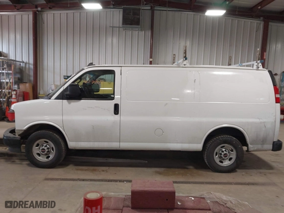 2017 GMC Savana Cargo Van with VIN 1GTW7AFG9H1150162, listed as a IAAI auction lot 41601460 with 112,453 mi miles. Bid and sale history available at carsss.com. Image 15.