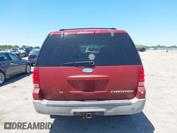 2003 Ford Expedition Special Service with VIN 1FMPU15L33LA76211, listed as a IAAI auction lot 42035061 with 211,599 mi miles. Bid and sale history available at carsss.com. Image 16.
