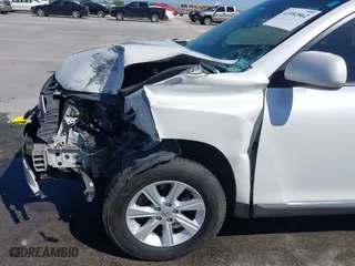 2013 Toyota Highlander with VIN 5TDZK3EH3DS132898, listed as a IAAI auction lot 41992862 with 140,525 mi miles. Bid and sale history available at carsss.com. Image 6.