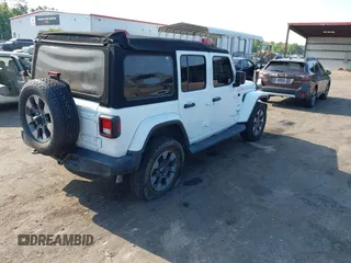 2018 Jeep Wrangler Unlimited Sahara z VIN 1C4HJXEG3JW175226, wystawiony jako IAAI lot #42307456 z przebiegiem 72 875 mil mil oraz . Historia ofert i sprzedaży dostępna na DreamBid. Obrazek 4.