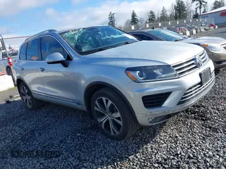 2017 Volkswagen Touareg Wolfsburg Edition с VIN WVGRF7BP4HD004545, выставлен на аукционе IAAI как лот 41708610 с пробегом 61 785 миль миль и . История ставок и продаж доступна на DreamBid. Изображение 1.