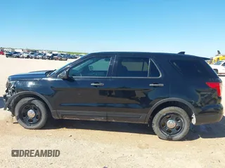 2017 Ford Police Interceptor Utility z VIN 1FM5K8ATXHGE30575, wystawiony jako IAAI lot #42070293 z przebiegiem 99 712 mil mil oraz . Historia ofert i sprzedaży dostępna na DreamBid. Obrazek 15.