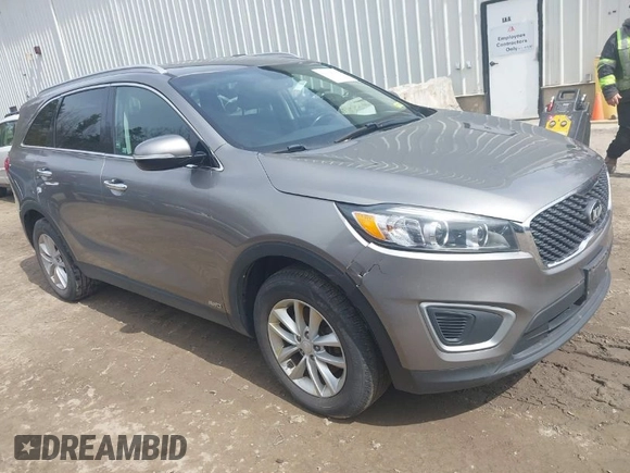 2018 Kia Sorento LX with VIN 5XYPGDA36JG403695, listed as a IAAI auction lot 42018100 with 111,059 mi miles. Bid and sale history available at carsss.com. Image 1.