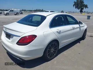 2019 Mercedes-Benz C 300 z VIN 55SWF8DB9KU309634, wystawiony jako IAAI lot #42494440 z przebiegiem 17 129 mil mil oraz . Historia ofert i sprzedaży dostępna na DreamBid. Obrazek 4.