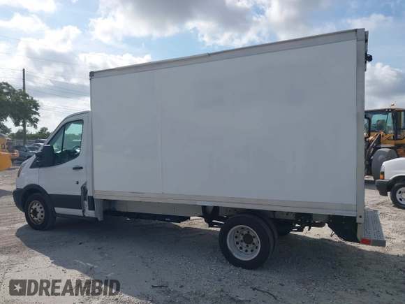 2019 Ford Transit z VIN 1FDBF8ZM6KKA67975, wystawiony jako IAAI lot #42294894 z przebiegiem 108 670 mil mil oraz . Historia ofert i sprzedaży dostępna na DreamBid. Obrazek 14.