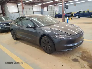 2025 Tesla Model 3 Long Range z VIN 5YJ3E1EA2SF930959, wystawiony jako Copart lot #54921345 z przebiegiem 168 mil mil oraz Szkoda całkowita • Salvage title. Historia ofert i sprzedaży dostępna na DreamBid. Obrazek 4.