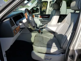 2006 Lincoln Navigator Luxury with VIN 5LMFU27576LJ27128, listed as a Copart auction lot 70362034 with 174,518 mi miles and Salvage Title. Bid and sale history available at carsss.com. Image 7.