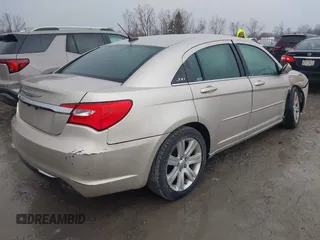 2013 Chrysler 200 Touring with VIN 1C3CCBBB3DN639114, listed as a IAAI auction lot 41891932 with 196,693 mi miles. Bid and sale history available at carsss.com. Image 4.