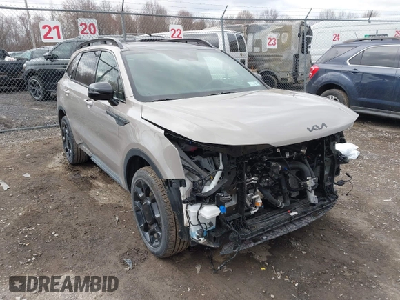 2025 Kia Sorento X-Line SX Prestige z VIN 5XYRKDJF9SG329417, wystawiony jako IAAI lot #41860763 z przebiegiem 1 753 mil mil oraz . Historia ofert i sprzedaży dostępna na DreamBid. Obrazek 1.