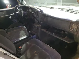 2000 Chevrolet Silverado 1500 with VIN 2GCEC19V4Y1262640, listed as a Copart auction lot 85841844 with 0 mi miles and Non Repairable. Bid and sale history available at carsss.com. Image 8.