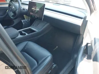 2022 Tesla Model Y Long Range z VIN 7SAYGDEE4NF522698, wystawiony jako IAAI lot #41287885 z przebiegiem 82 306 mil mil oraz . Historia ofert i sprzedaży dostępna na DreamBid. Obrazek 5.