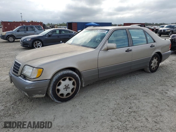 1995 Mercedes-Benz S 320 z VIN WDBGA33E1SA256213, wystawiony jako Copart lot #81800594 z przebiegiem 90 630 mil mil oraz Szkoda całkowita • Salvage title. Historia ofert i sprzedaży dostępna na DreamBid. Obrazek 1.