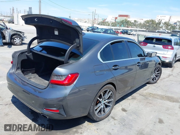 2020 BMW 3 Series 330i z VIN 3MW5R1J03L8B17207, wystawiony jako IAAI lot #42090508 z przebiegiem 105 982 mil mil oraz . Historia ofert i sprzedaży dostępna na DreamBid. Obrazek 4.