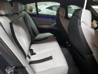 2021 BMW M5 z VIN WBS83CH04MCF76691, wystawiony jako Copart lot #39773233 z przebiegiem 35 821 mil mil oraz . Historia ofert i sprzedaży dostępna na DreamBid. Obrazek 10.