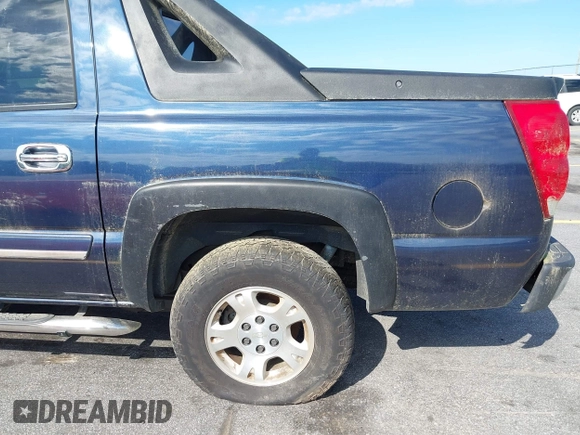 2004 Chevrolet Avalanche Z71 with VIN 3GNEK12T74G265777, listed as a IAAI auction lot 42173825 with 239,216 mi miles. Bid and sale history available at carsss.com. Image 14.