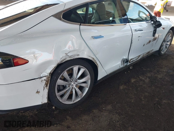 2014 Tesla Model S 60 with VIN 5YJSA1H14EFP63737, listed as a IAAI auction lot 41947610 with 62,240 mi miles and . Bid and sale history available at DreamBid. Image 6.