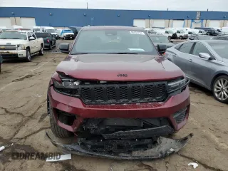 2025 Jeep Grand Cherokee Laredo with VIN 1C4RJHAG3SC274891, listed as a Copart auction lot 86952254 with 1,392 mi miles and Salvage Title. Bid and sale history available at DreamBid. Image 5.
