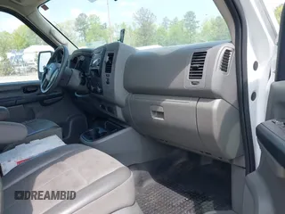 2018 Nissan NV Cargo S z VIN 1N6BF0KM7JN808869, wystawiony jako IAAI lot #42091339 z przebiegiem 242 385 mil mil oraz . Historia ofert i sprzedaży dostępna na DreamBid. Obrazek 5.