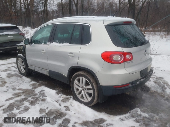 2011 Volkswagen Tiguan SE with VIN WVGBV7AX2BW513647, listed as a IAAI auction lot 41660772 with 86,042 mi miles and . Bid and sale history available at DreamBid. Image 3.